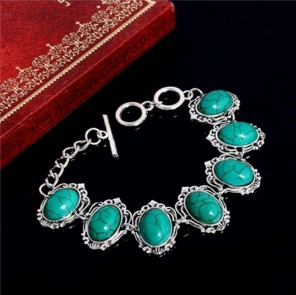 Gorgeous! Tibetan Silver Turquoise Jewelry Set - Picture 2 of 6